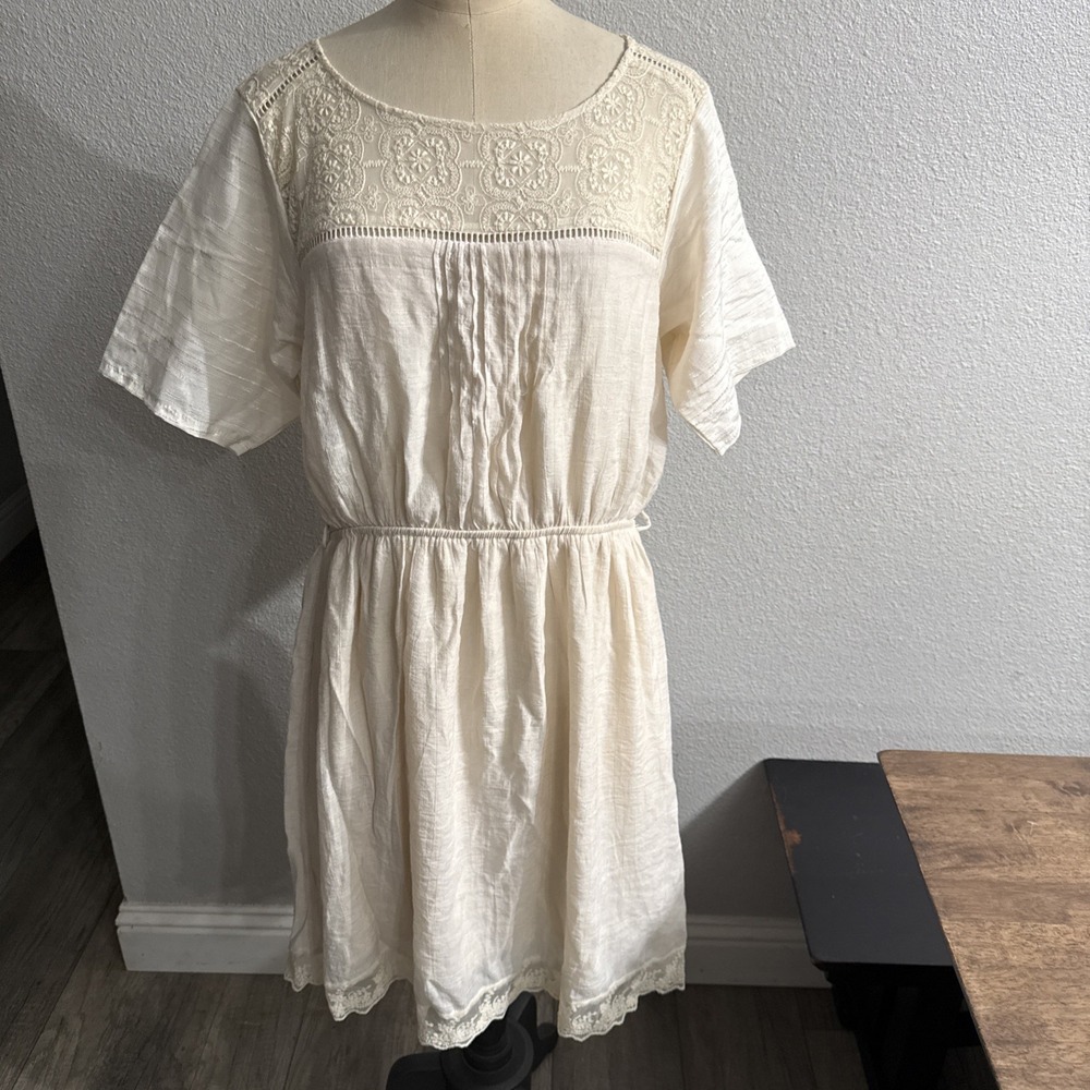 Blu Pepper Cream Lace Yoke Short Sleeve Dress